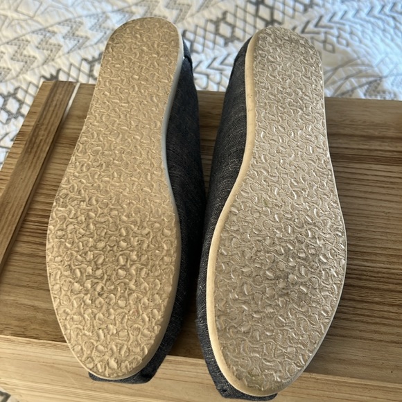 Women’s size 8 Toms - Picture 7 of 8